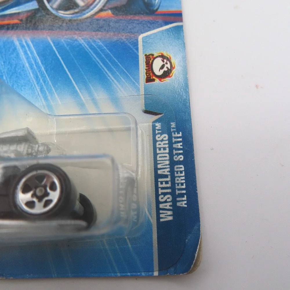 Hot Wheels Altered State 2004 Wastelanders 205 White Skull Flames Diecast Car